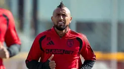 Arturo Vidal fue parte de la delegación alba que visitó al Montevideo City Torque. (Foto: @mvdcitytorque)