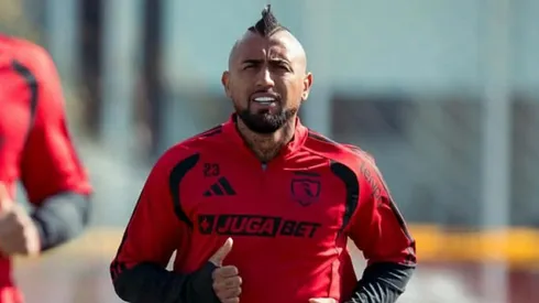 Arturo Vidal fue parte de la delegación alba que visitó al Montevideo City Torque. (Foto: @mvdcitytorque)
