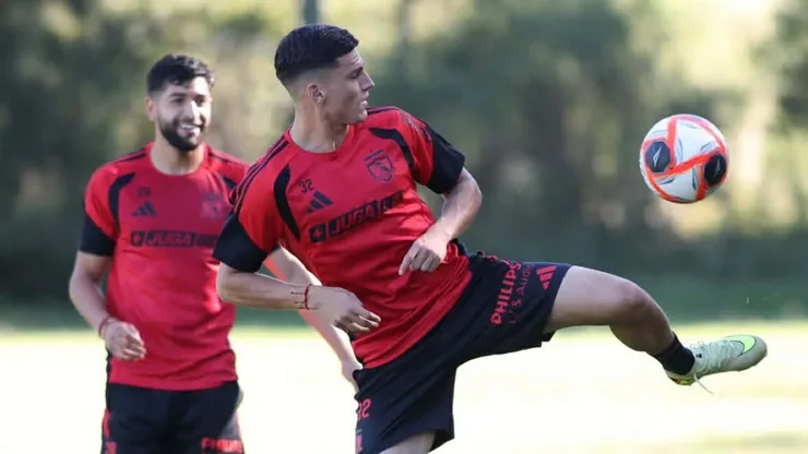 Lucas Cepeda estaría preparando sus maletas en Colo Colo. (Foto: @colocolooficial)