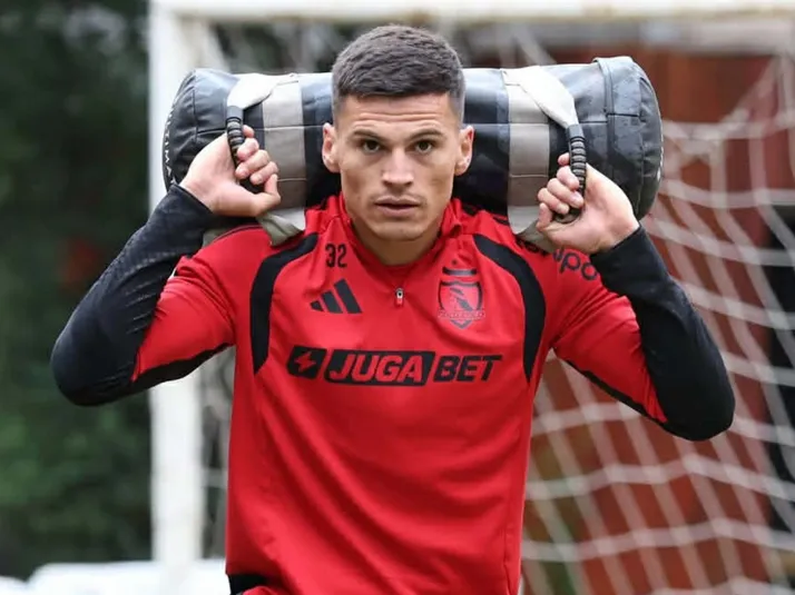 Lo llamó un DT campeón de Champions: nueva oferta desde Europa para Cepeda