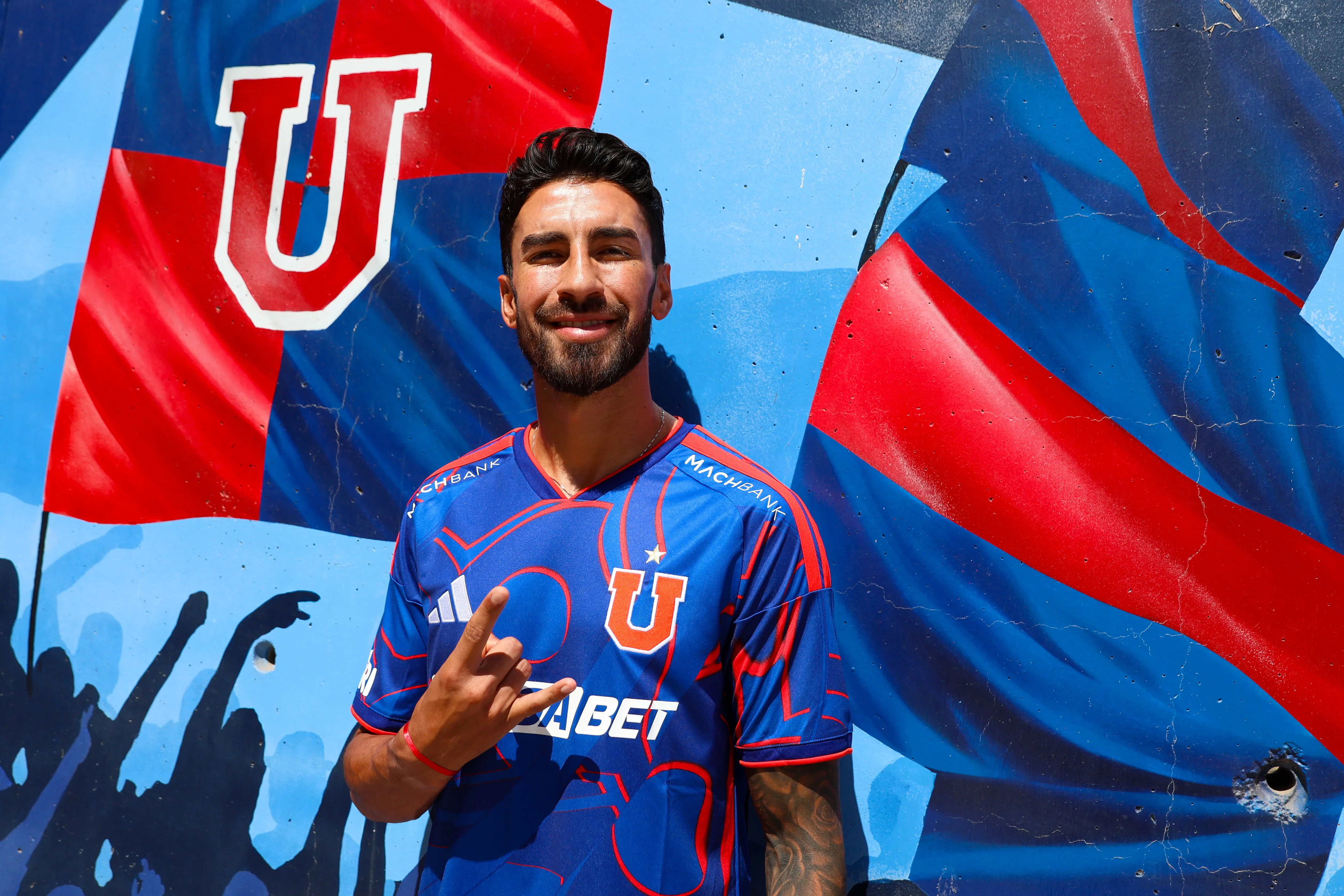 Juan Martín Lucero fue oficializado en Universidad de Chile. (Foto: Club Universidad de Chile)