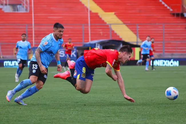 Unión Española y Deportes Iquique arrancan con la chapa de candidato en Primera B (Photosport).