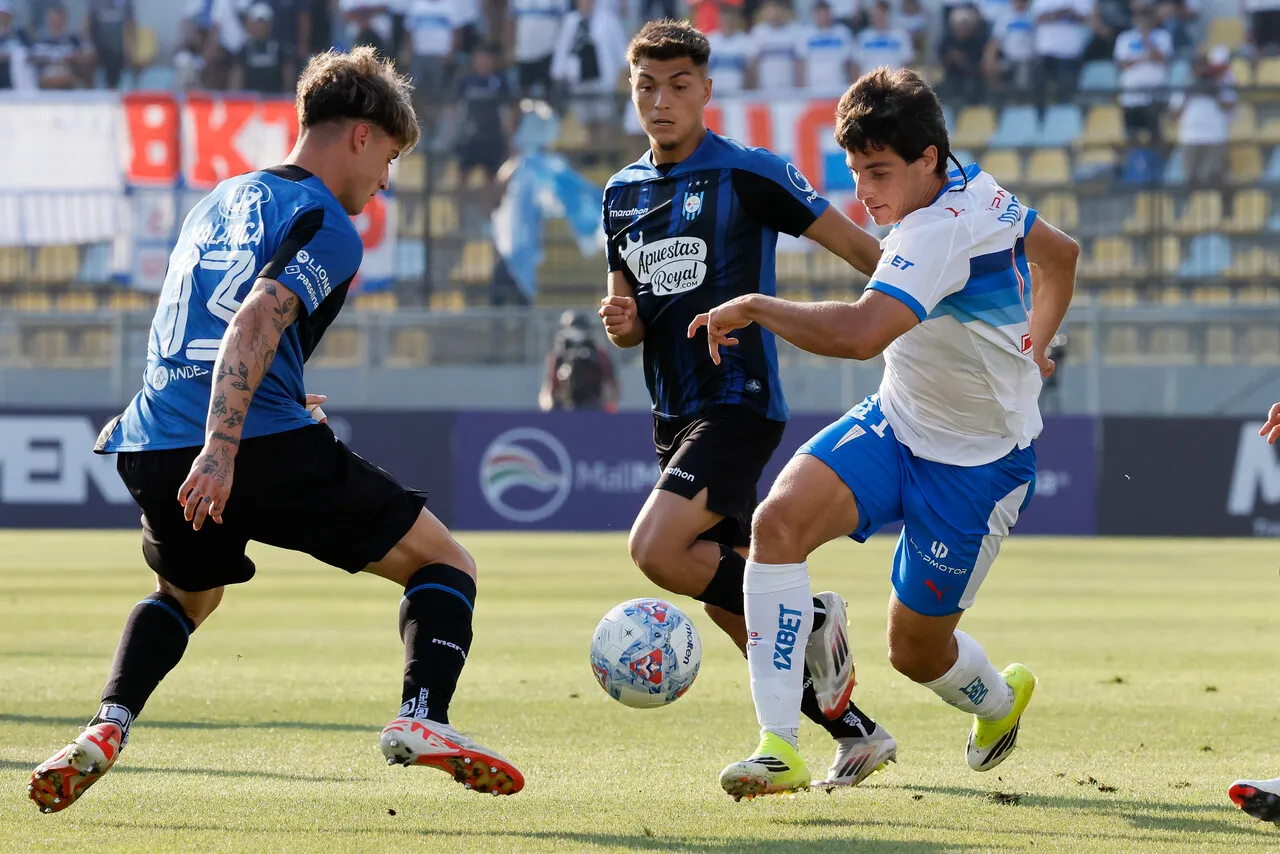 La UC y Huachipato se enfrentaron por la Supercopa (Photosport).