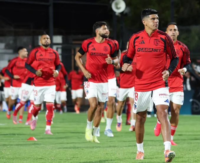 Los albos juegan su último amistoso en Uruguay (@ColoColo).