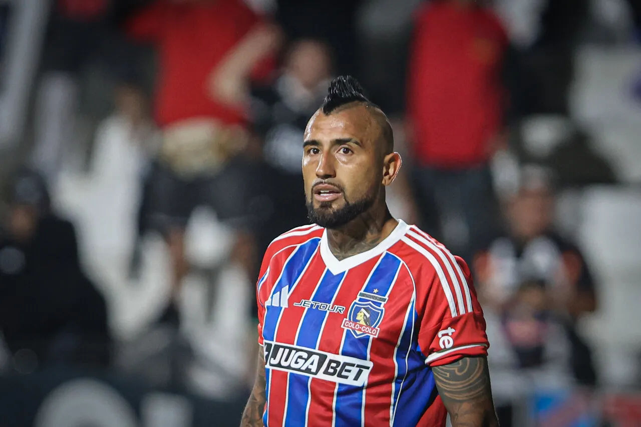 Méndez se derrite por Vidal. | Foto: Photosport