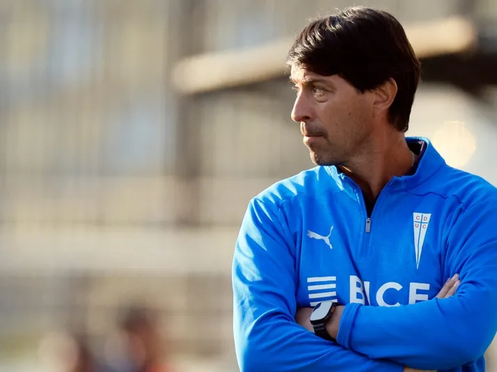 Garnero sonríe pese a la adversidad: Católica recupera piezas clave y ya arma su oncena ante O'Higgins