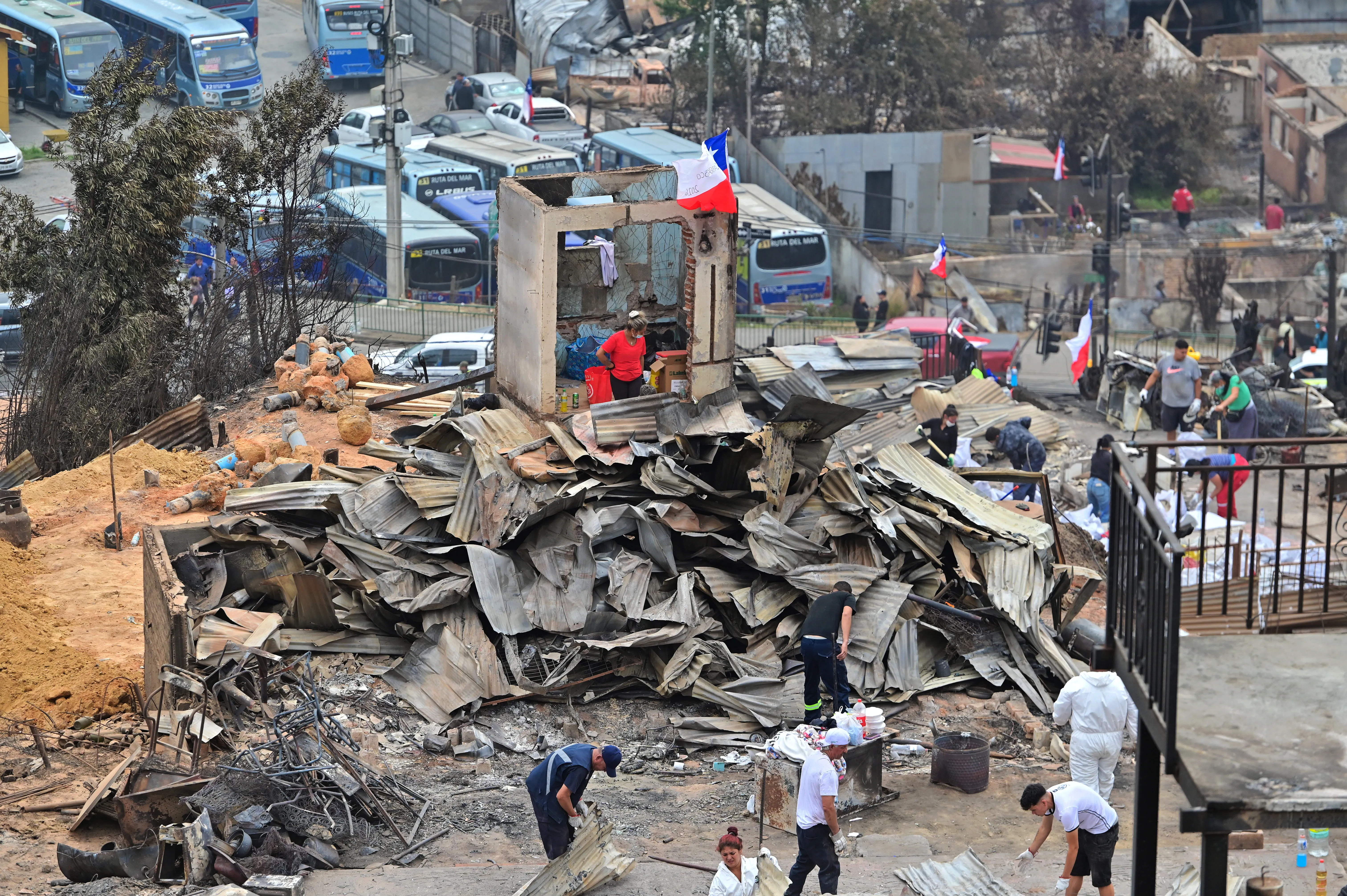 El incendio forestal que consumió gran parte del sector de Linquén en la ciudad de Penco | FOTO: Photosport