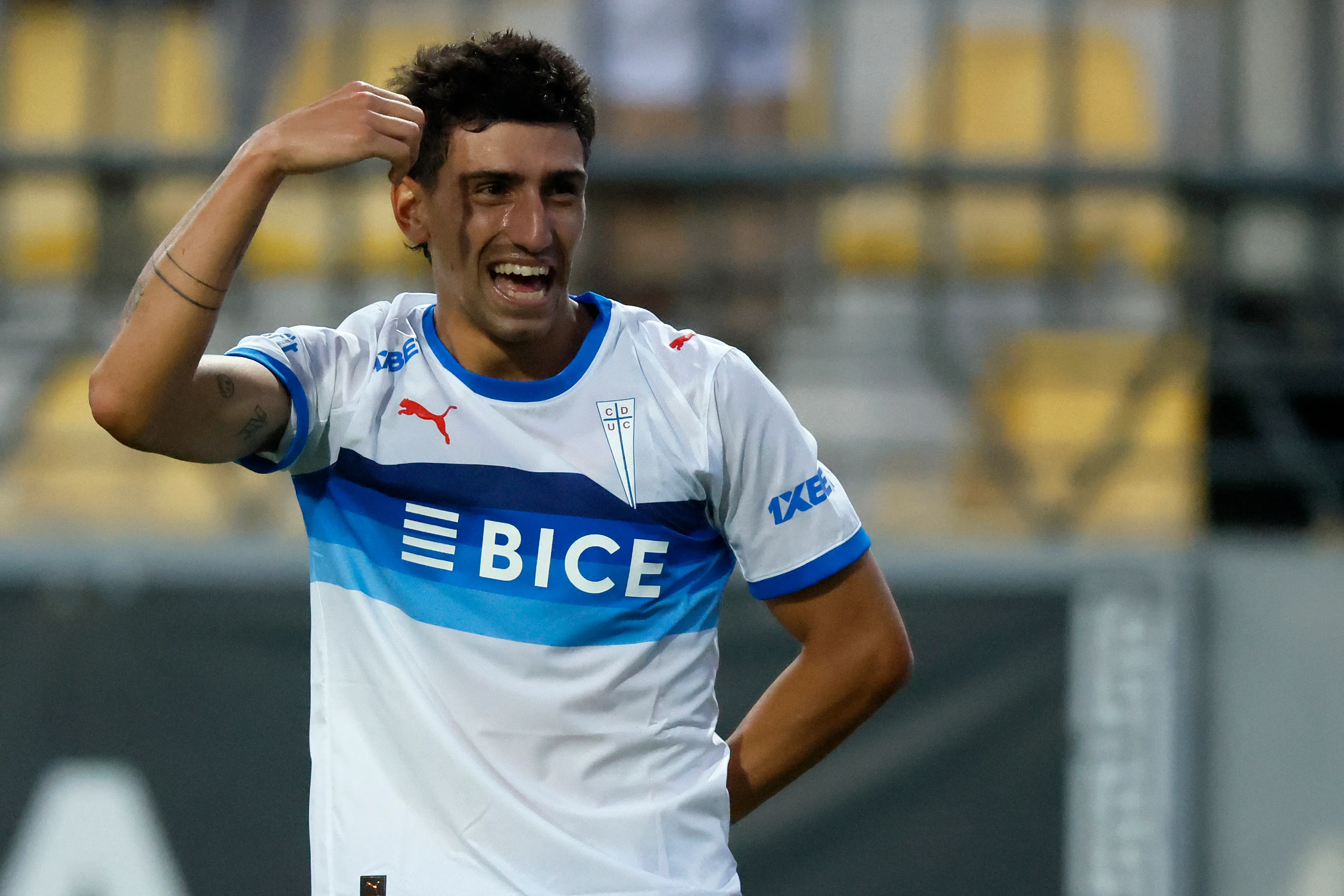 Justo Giani celebrando su primer gol con la camiseta de la UC | FOTO: Andres Pina/Photosport