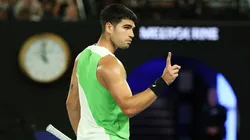 Carlos Alcaraz avanza a paso firme en el Australian Open.