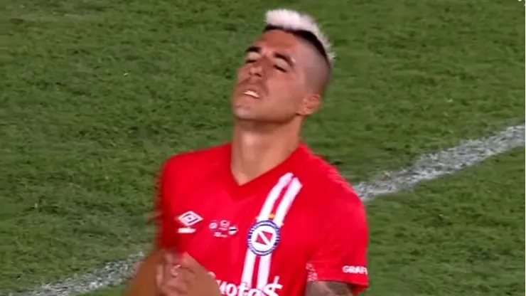 Leandro Fernández tuvo un debut para el olvido en Argentina