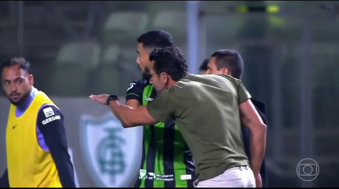 El gesto del DT rival que irritó a Sampaoli | Foto: Captura