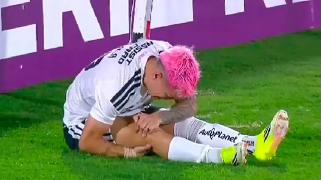 Instante de la lesión de Cristián Zavala tras el impasse ante Peñarol. (Foto: Captura)
