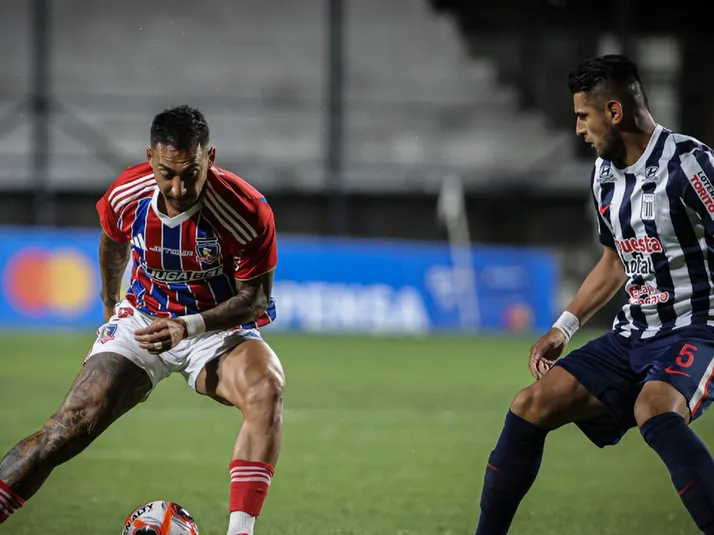 Tres jugadores de Alianza acusados de abuso sexual a días de jugar contra Colo Colo