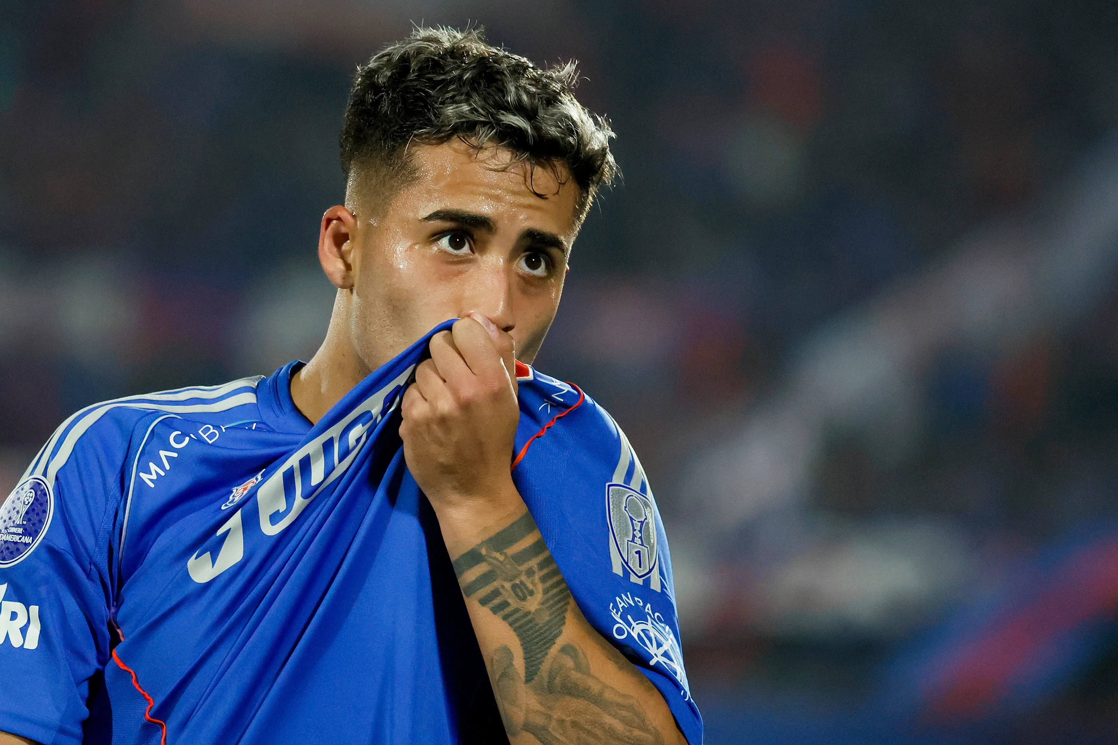 Pedro González se rindió ante Lucas Assadi, la joya de Universidad de Chile. (Imagen: Photosport)