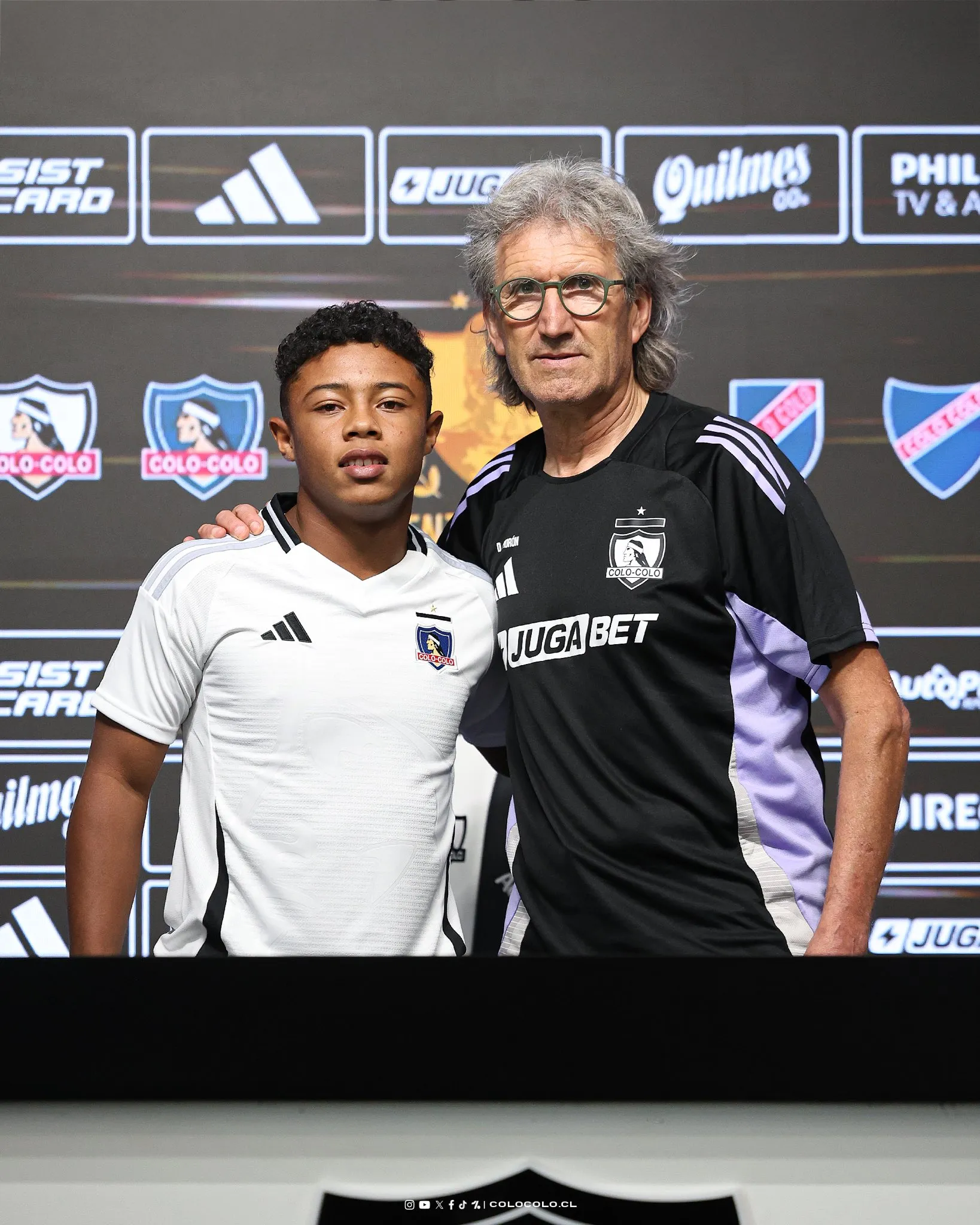 Amaro Delgado firmó su primer contrato en Colo Colo