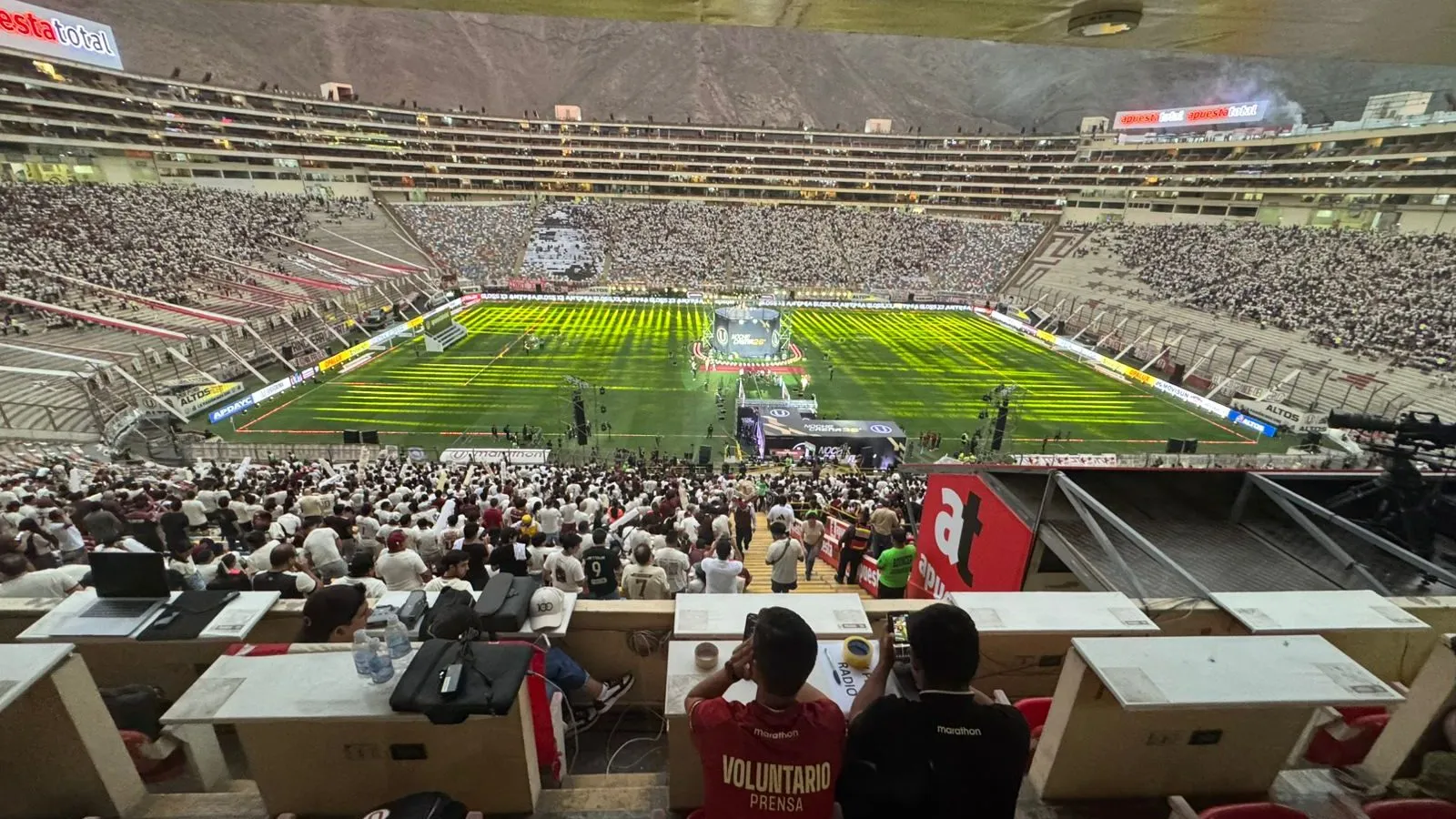 El Estadio Monumental de Universitario está listo para la ‘Noche Crema’. (Foto: Bolavip)