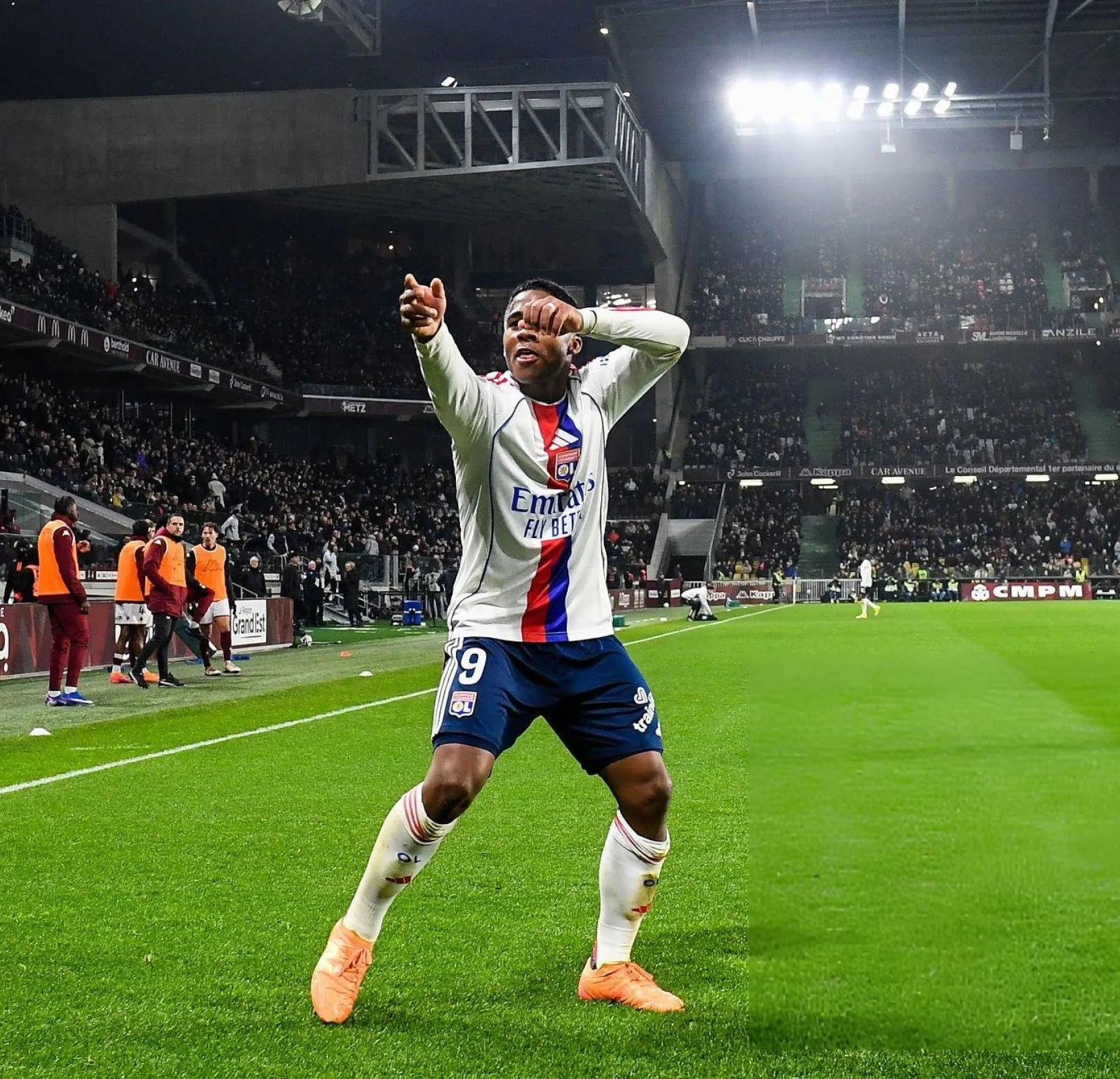 Endrick marcó un triplete en la victoria del Lyon