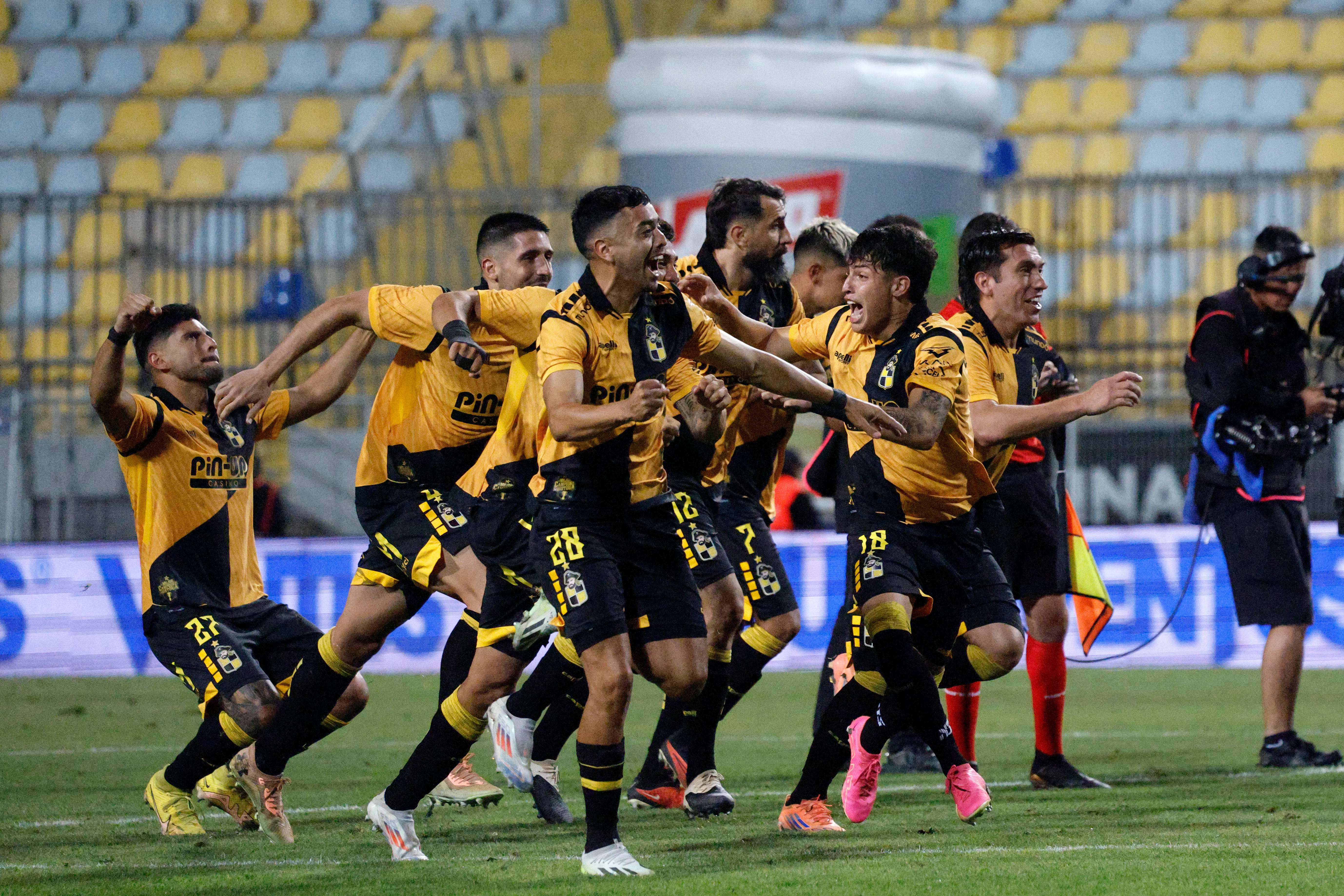 Coquimbo Unido venció a la UC en penales