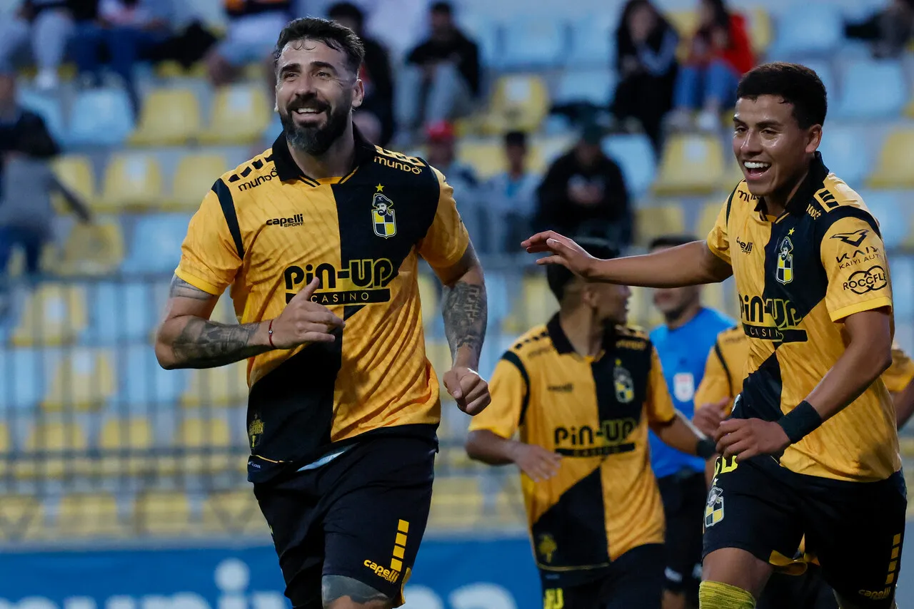 Pratto y Coquimbo son campeones de la Supercopa. | Foto: Photosport