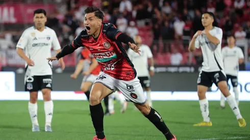 Limache le hace guiño al Cacique.
