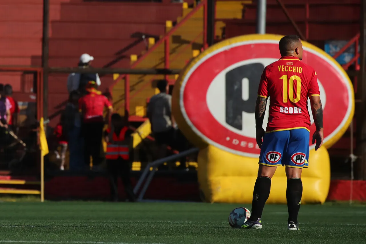 Le responden sin filtro a Emiliano Vecchio. | Foto: Photosport