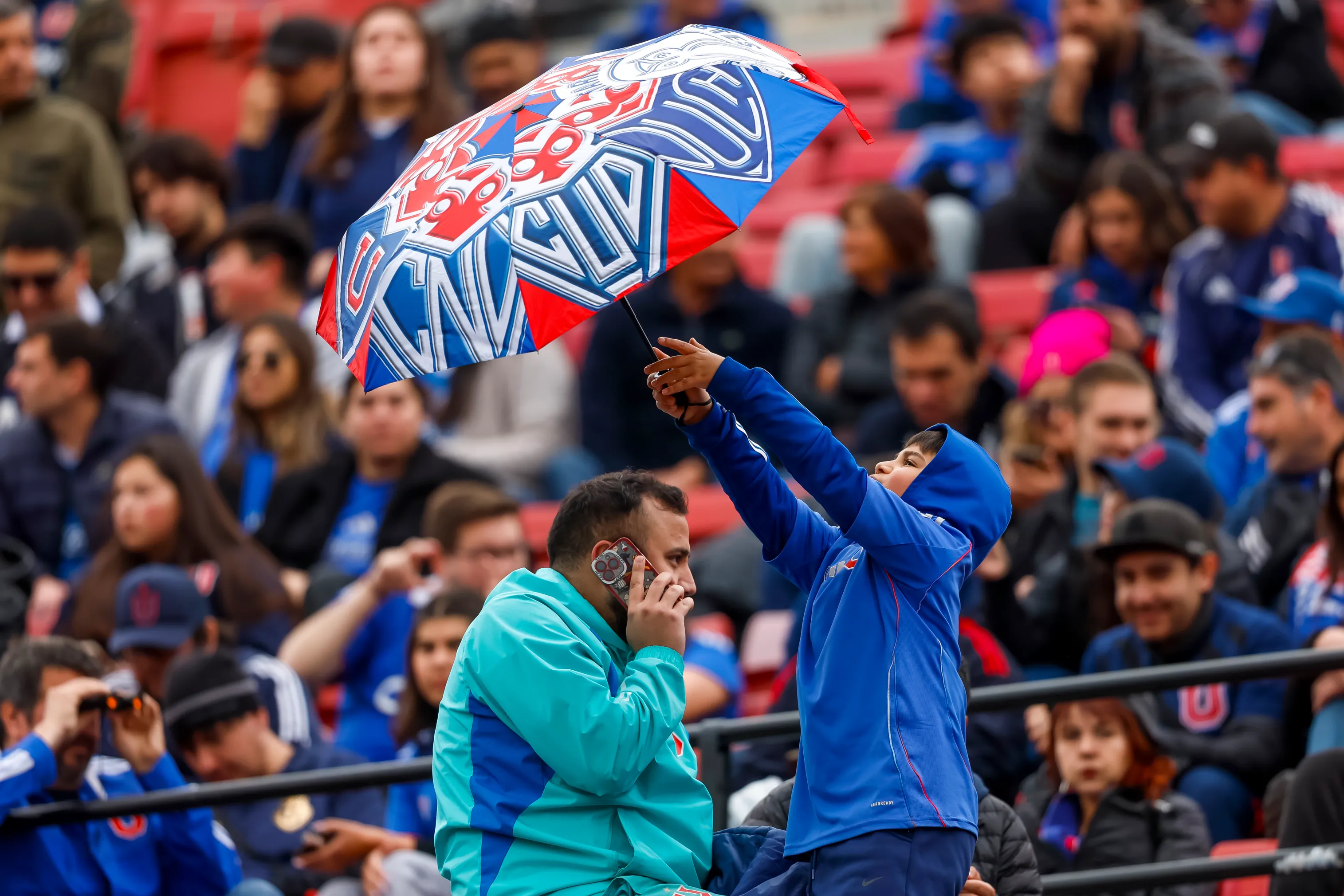 La hinchada de la U volvió a hacer noticia, pero esta vez en Perú | FOTO: Pepe Alvujar/Photosport