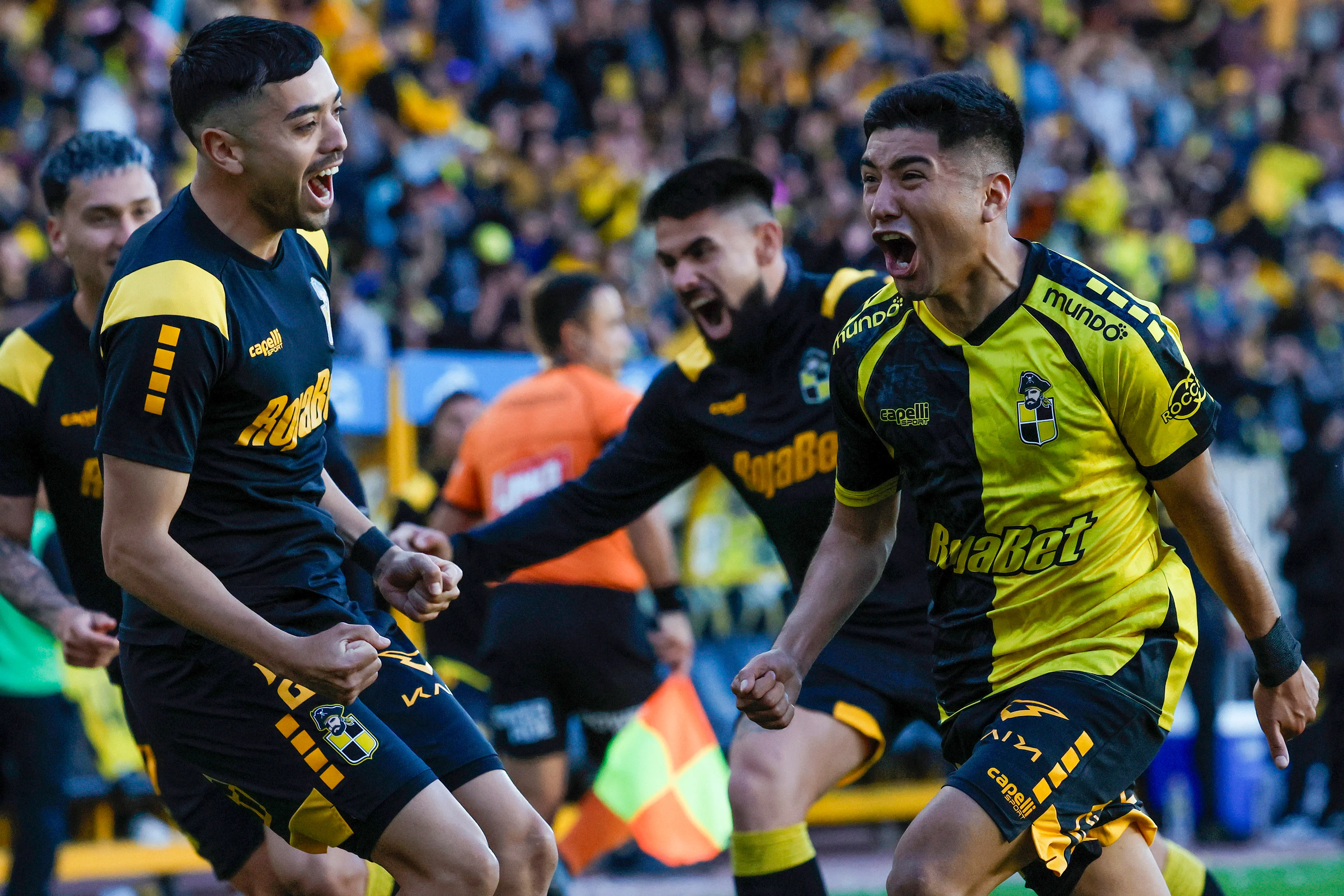 Benjamín Chandía ha disputado 120 partidos con los aurinegros y ha convertido 9 tantos | FOTO: Andres Pina/Photosport