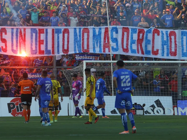Hinchas de la U reaccionan a polémico castigo de la ANFP