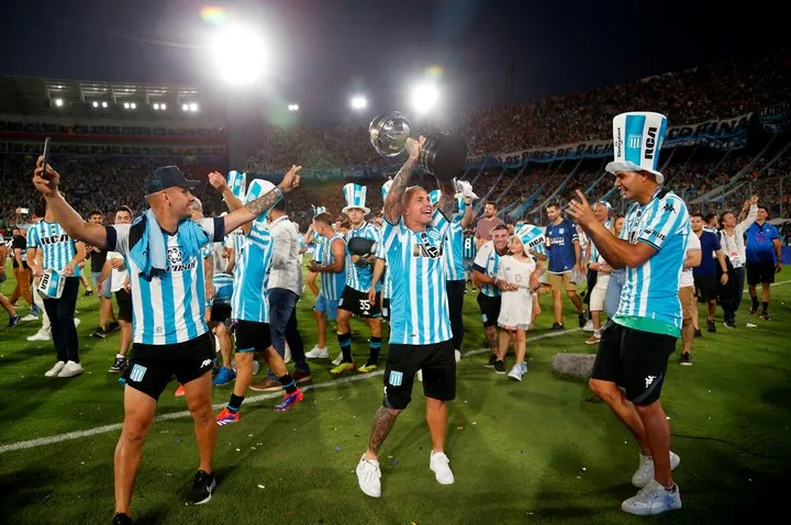 Agustín Urzi levantando la Copa Sudamericana | FOTO: Archivo