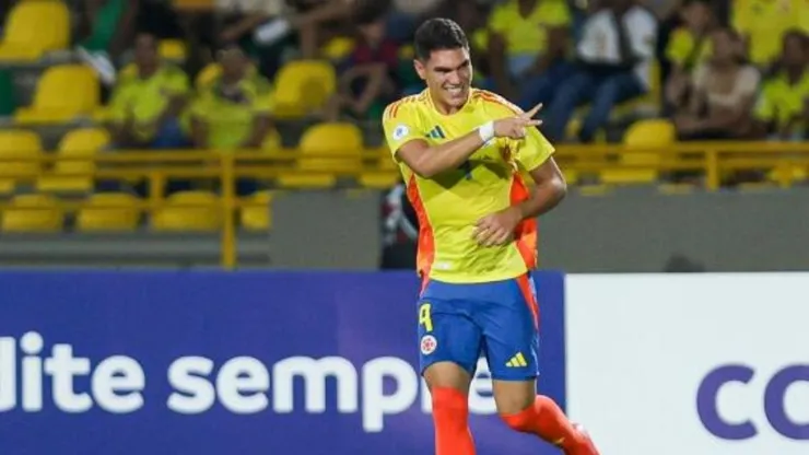 Everton se queda con seleccionado colombiano.