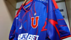 Foto: @udechile en X. Los azules se verán afectados legalmente por la filtración anticipada de la equipación.