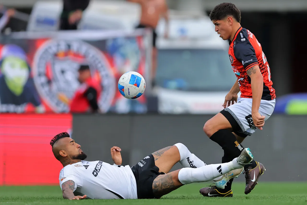 Albos y Tomateros volverán a verse las caras en la fecha 1 del certamen 2026. (Foto: Photosport)