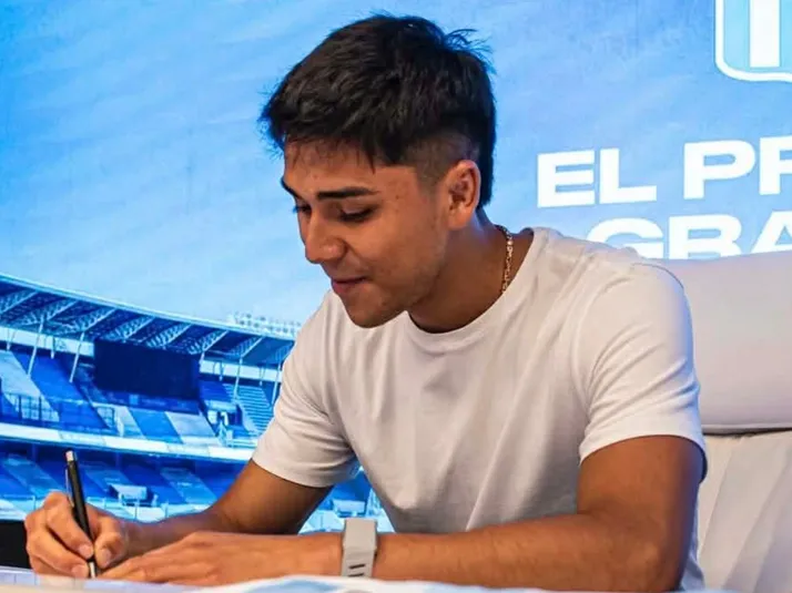 Damián Pizarro es presentado por un ídolo en su nuevo club