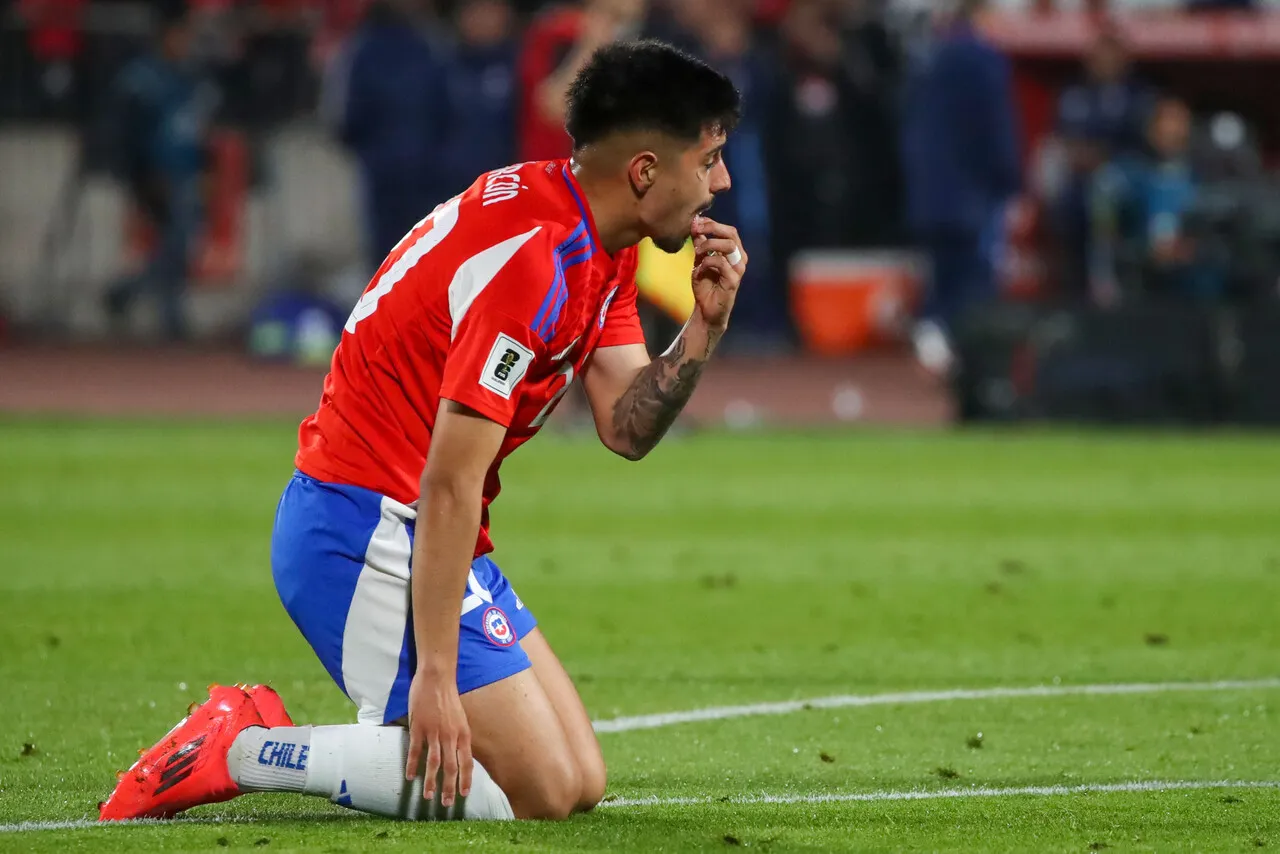 Alarcón se aleja del Estadio Monumental. | Foto: Photosport
