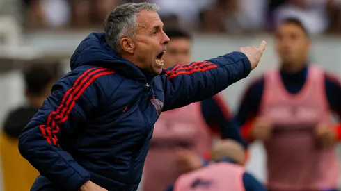 Gustavo Álvarez podría dirigir a un ex Universidad de Chile 
