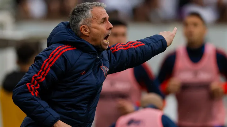 Gustavo Álvarez podría dirigir a un ex Universidad de Chile