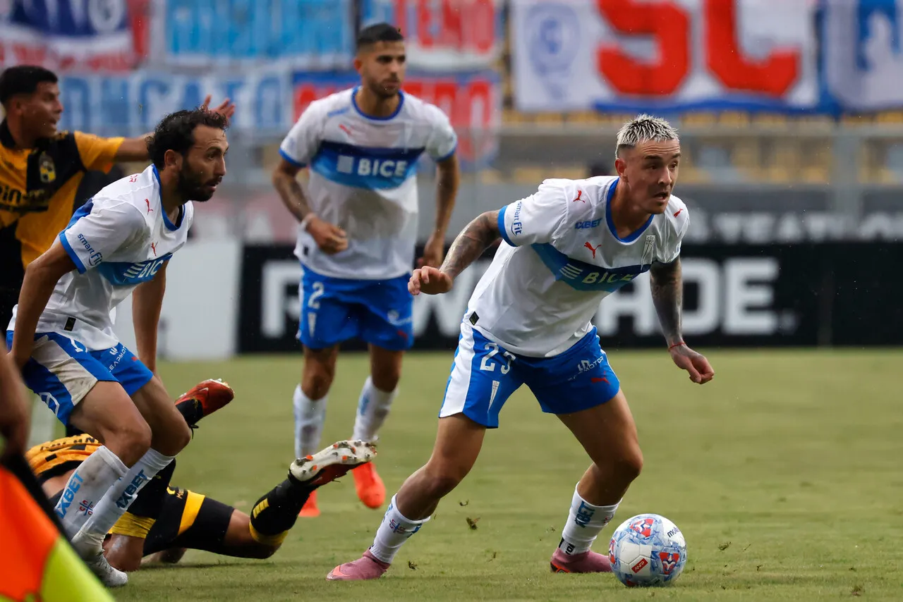 Asta-Buruaga es una de las dudas en la UC | Foto: Photosport