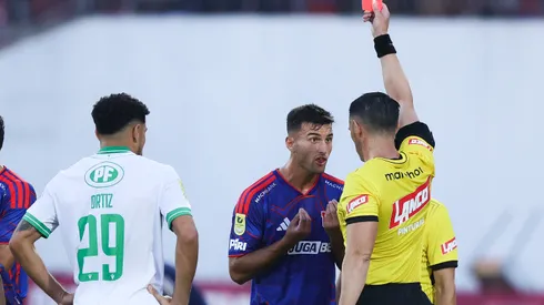 La U igualó con Audax Italiano con nueve hombres.
