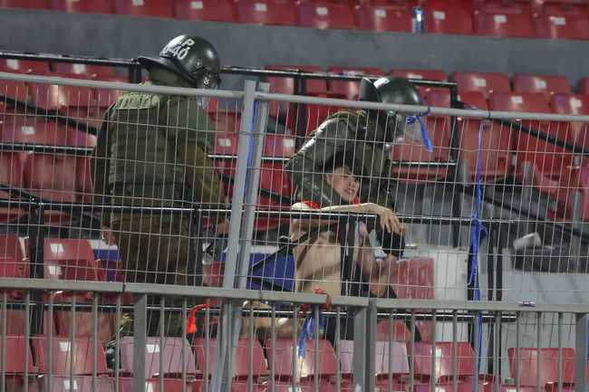 Cuatro fueron los detenidos producto de los incidentes en el Estadio Nacional | FOTO: Luis Quinteros/Photosport