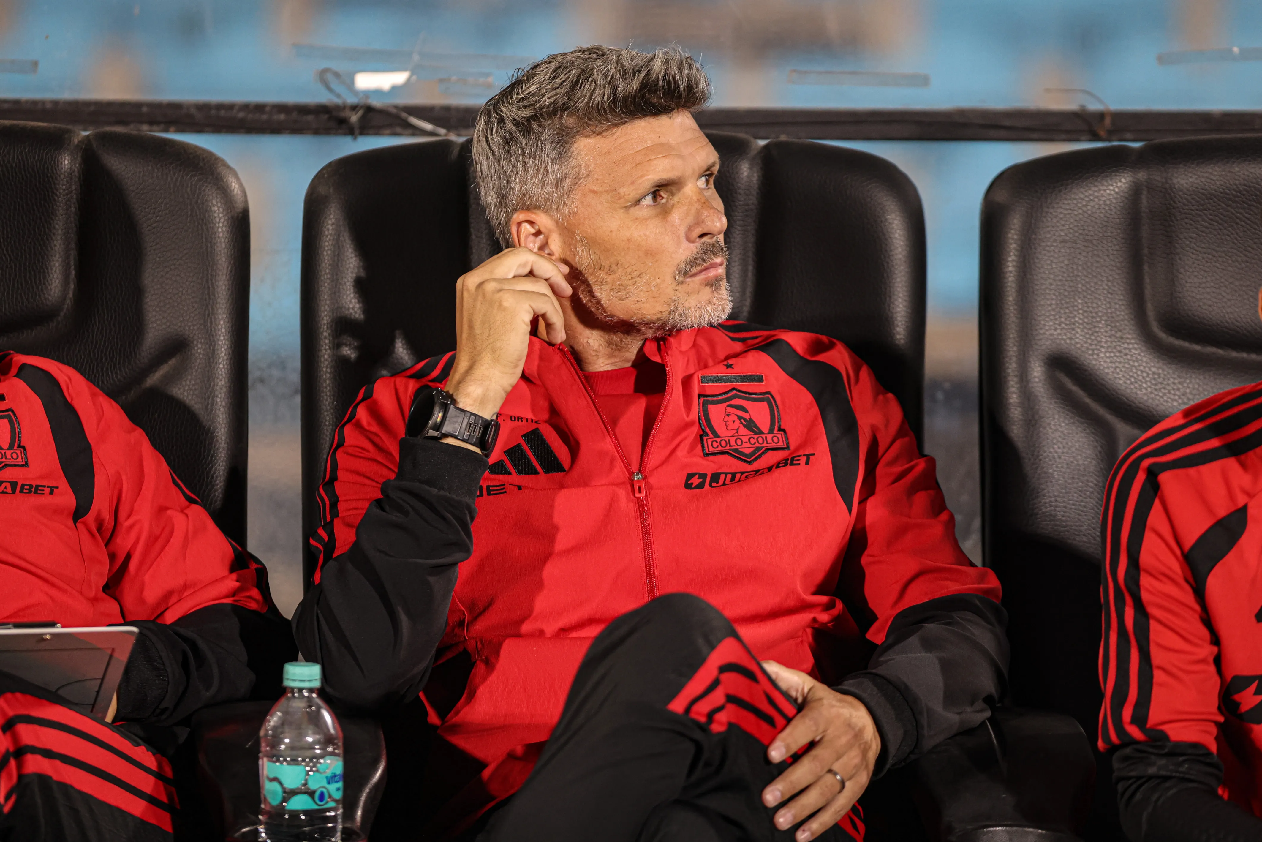 Fernando Ortiz debió buscar los reemplazantes de ambos jugadores | FOTO:  Gaston Britos/Focouy/Photosport