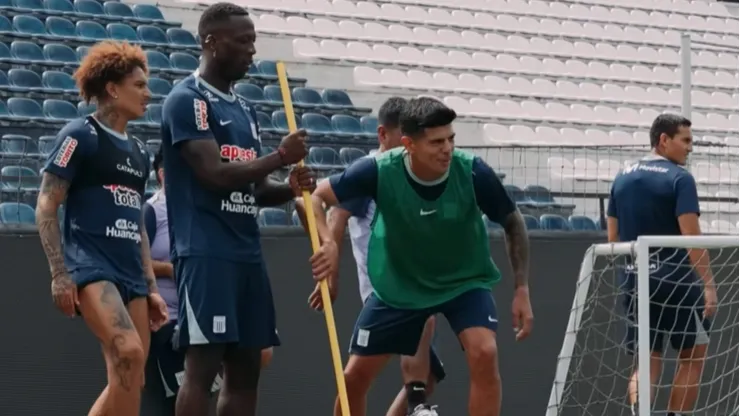 Esteban Pavez junto a Paolo Guerrero y Luis Advíncula en Alianza Lima. (Foto: Captura)