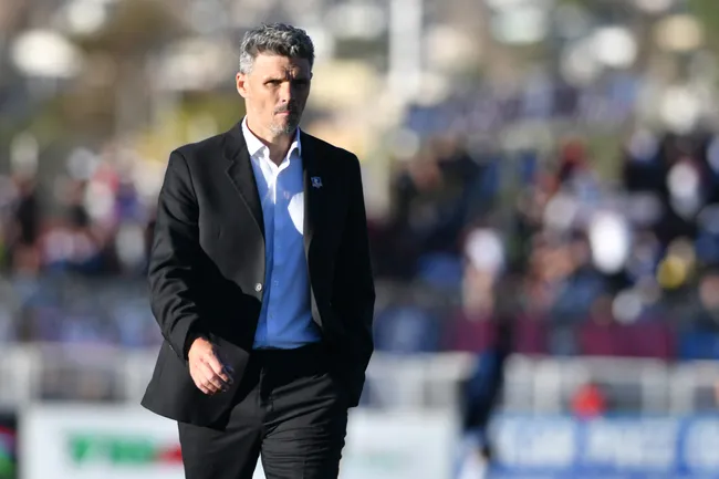 Son 14 partidos los que ha dirigido Fernando Ortiz desde que llegó a Colo Colo: suma apenas cuatro triunfos, tres empates y siete derrotas | FOTO: Alejandro Pizarro/Photosport