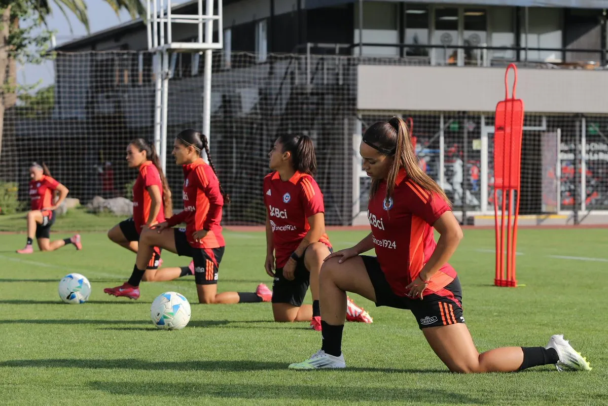 La Roja Femenina ya emprendió vuelo rumbo a Paraguay para disputar el Sudamericano Sub 20 | FOTO: Comunicaciones /FFCh.