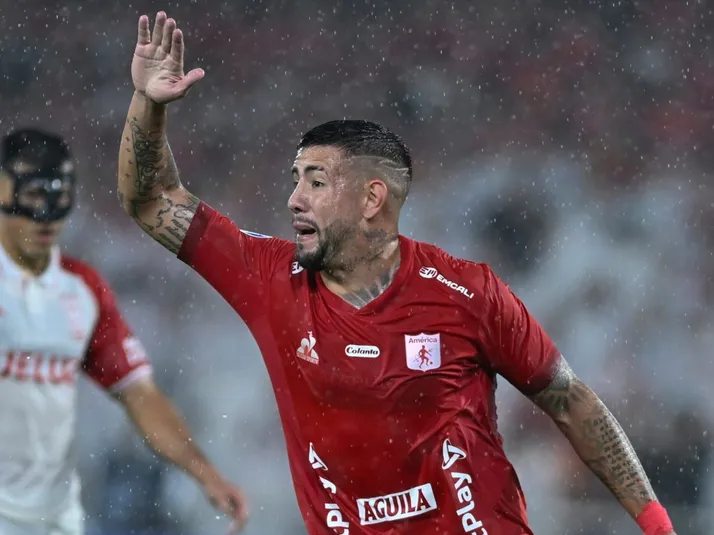 Casi ficha por la U, fue castigado por la FIFA y ahora vuelve a Chile: el nuevo club de Holgado