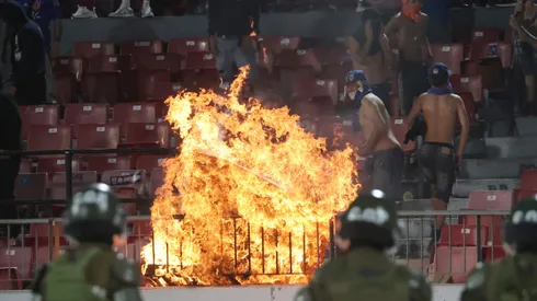 La U presentó querellas contra los violentos barristas.
