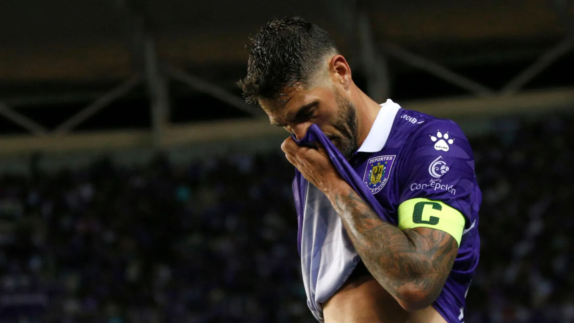 Deportes Concepción sufre la baja de su goleador Joaquín Larrivey.