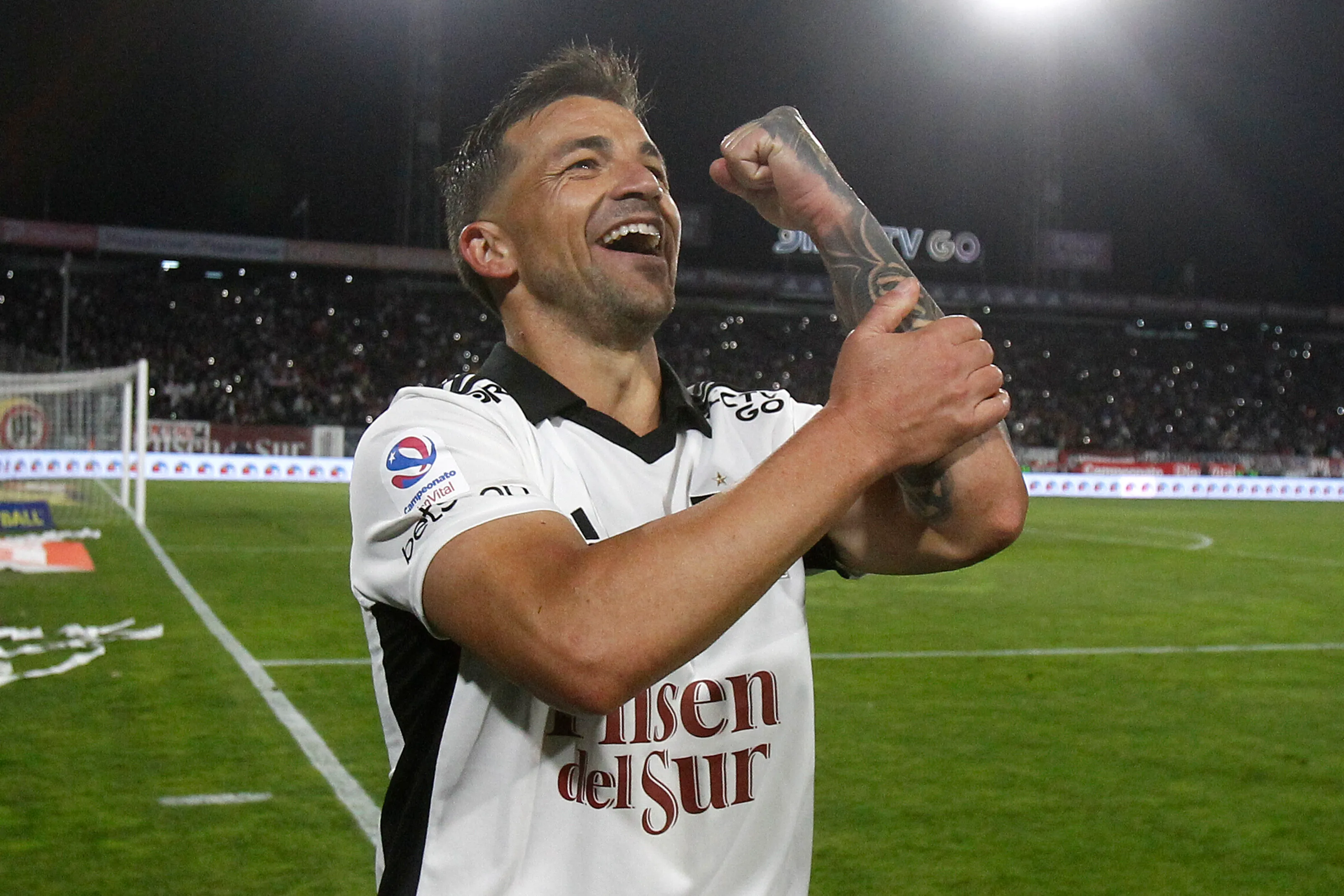 Gabriel Costa celebrando un gol con la camiseta del conjunto Popular | FOTO: Jonnathan Oyarzun/Photosport