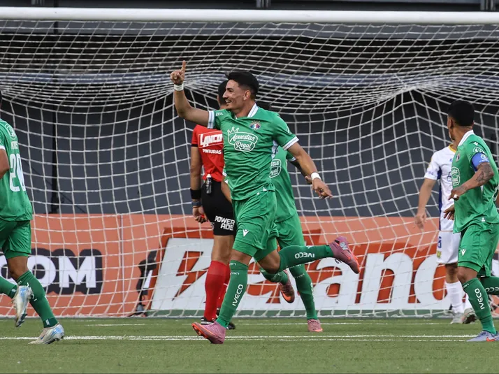 La emotiva postal en el partido de Audax Italiano: “Te amamos tus tatas”