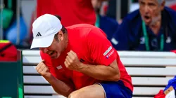 El festejo de Nicolás Massú en el triunfo 2-0 de Chile ante Serbia en Copa Davis.