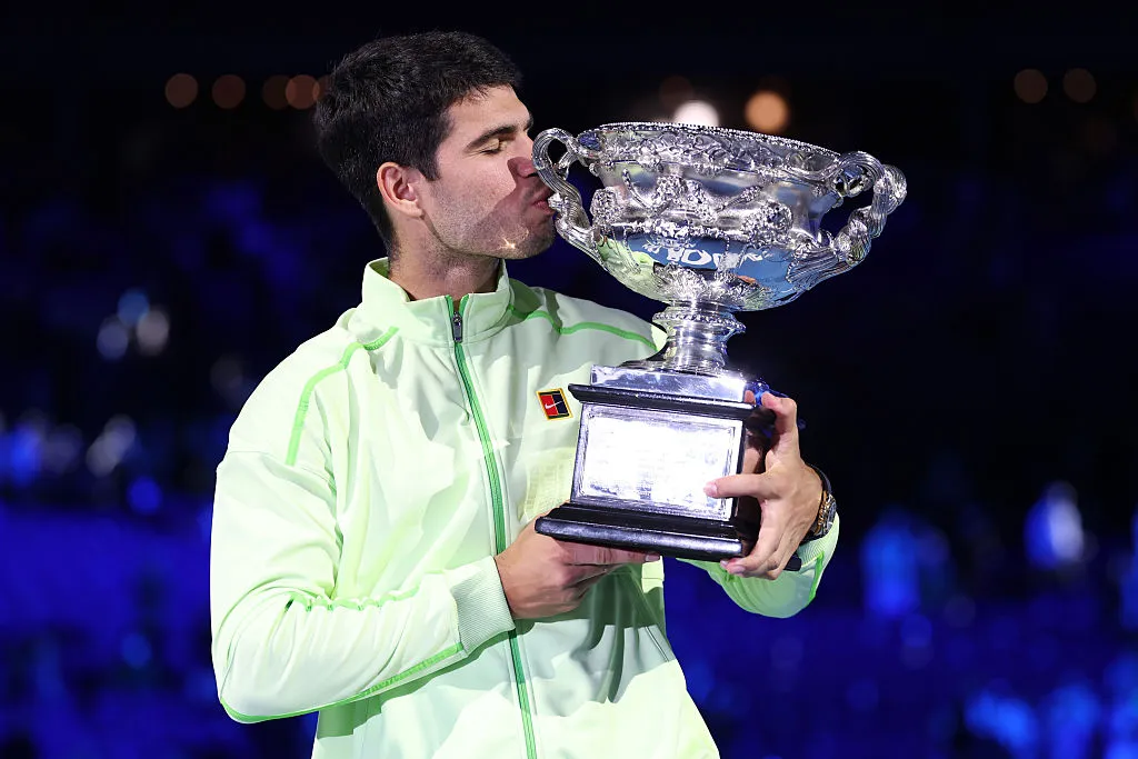 Carlos Alcaraz arrancó la temporada conquistando el Australian Open (Getty Images).